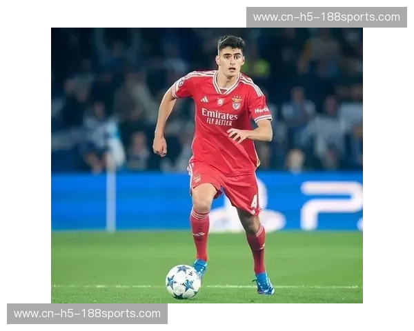 足球转会市场的风云变幻：背后那些不为人知的故事